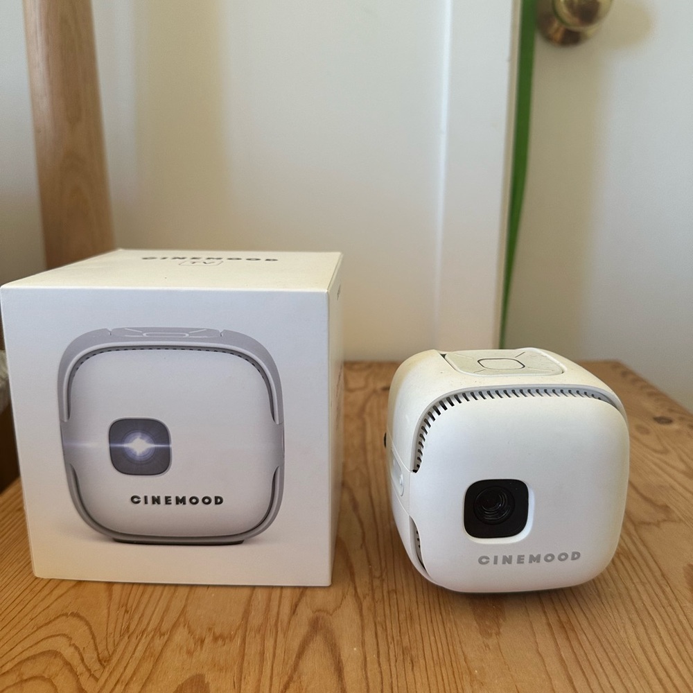 Cinemood First LTE Portable Projector